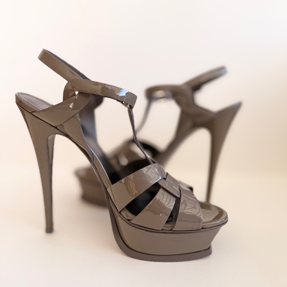 Yves Saint Laurent Silver Metallic Tribute Platform Sandals  👠👡Saint Laurent Paris
Saint Laurent Grey Patent Tribute Sandals Size 39 (8)